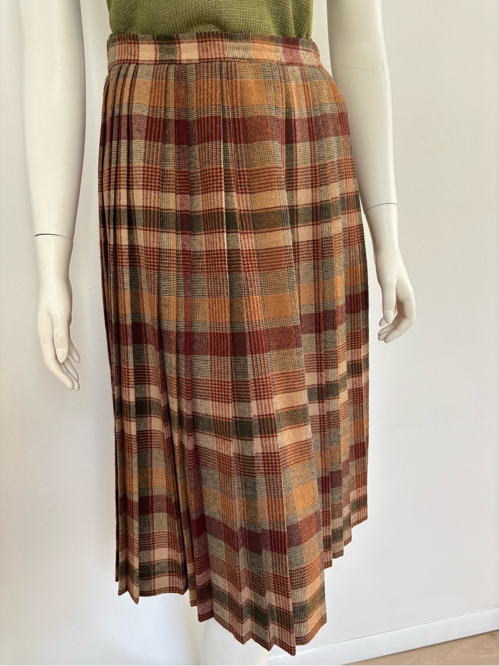 Vintage Wool Plaid Midi Pleated Skirt in Burgundy and Tan